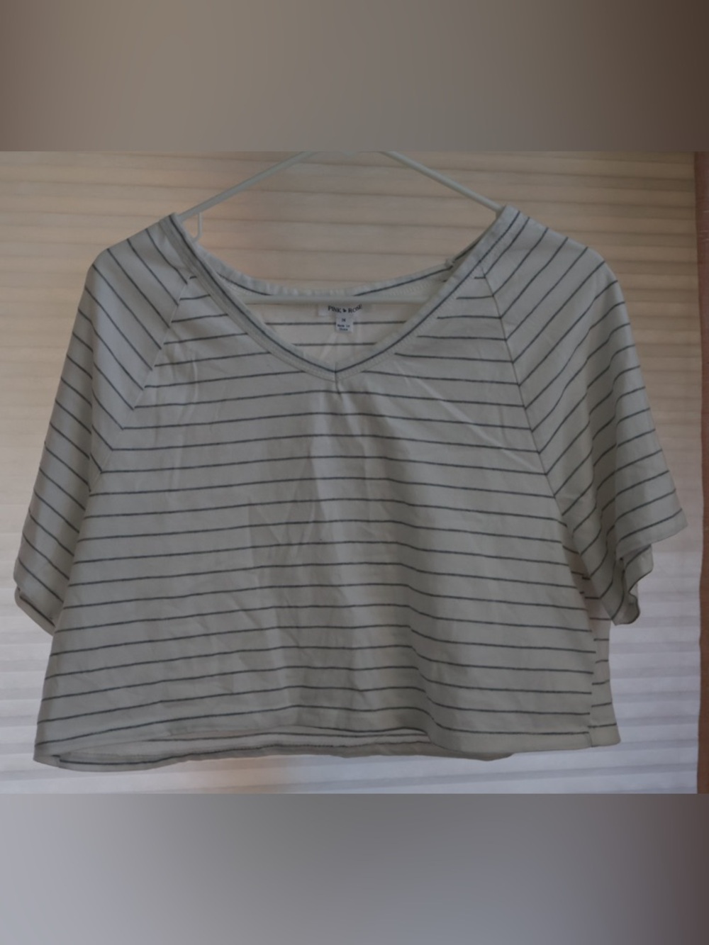 Striped V-Neck Cropped Women’s Top - Light Gray/white
